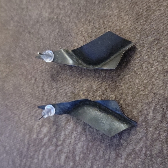 3/$30 VTG Copper Metal Abstract Bent Post Earrings - Picture 5 of 6